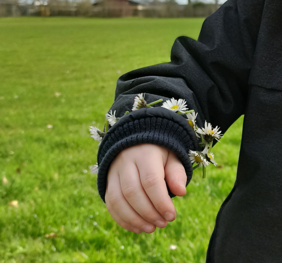 Daisy chain bracelet